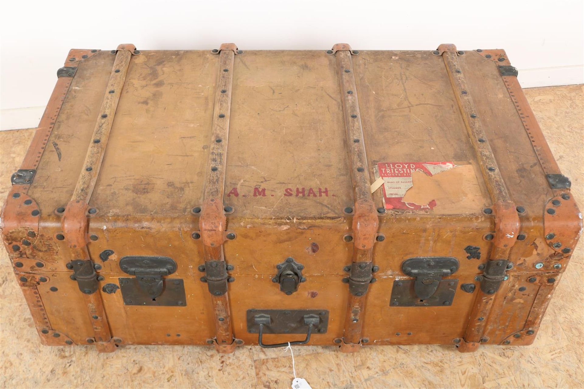 Travel suitcase with cognac-colored leather and brass fittings, France, 1920s, 34 x 90 x 54 cm. - Image 3 of 5