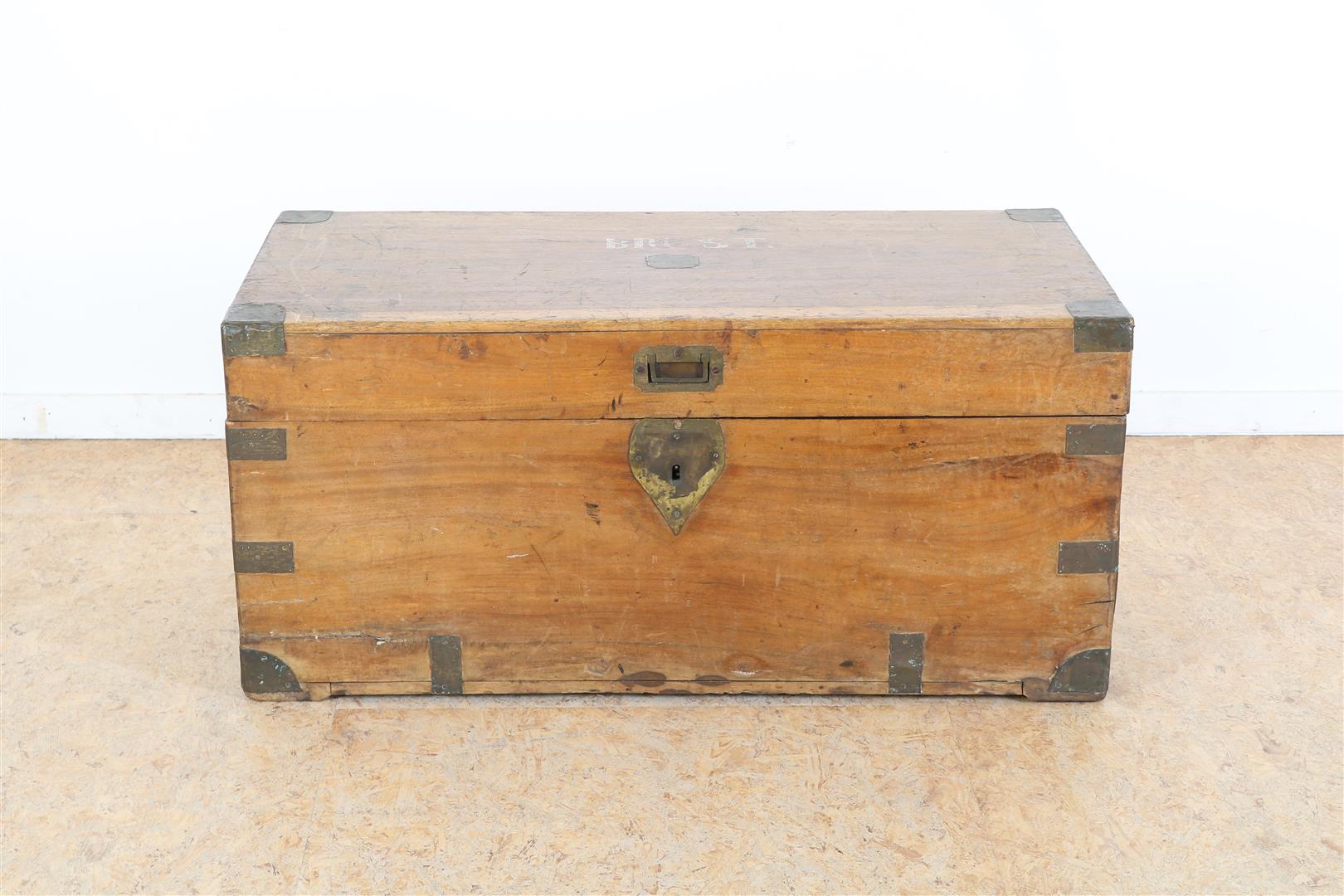 Teak camphor Colonial travel chest with copper lock plates and ornaments, 49 x 84 x 42 cm.