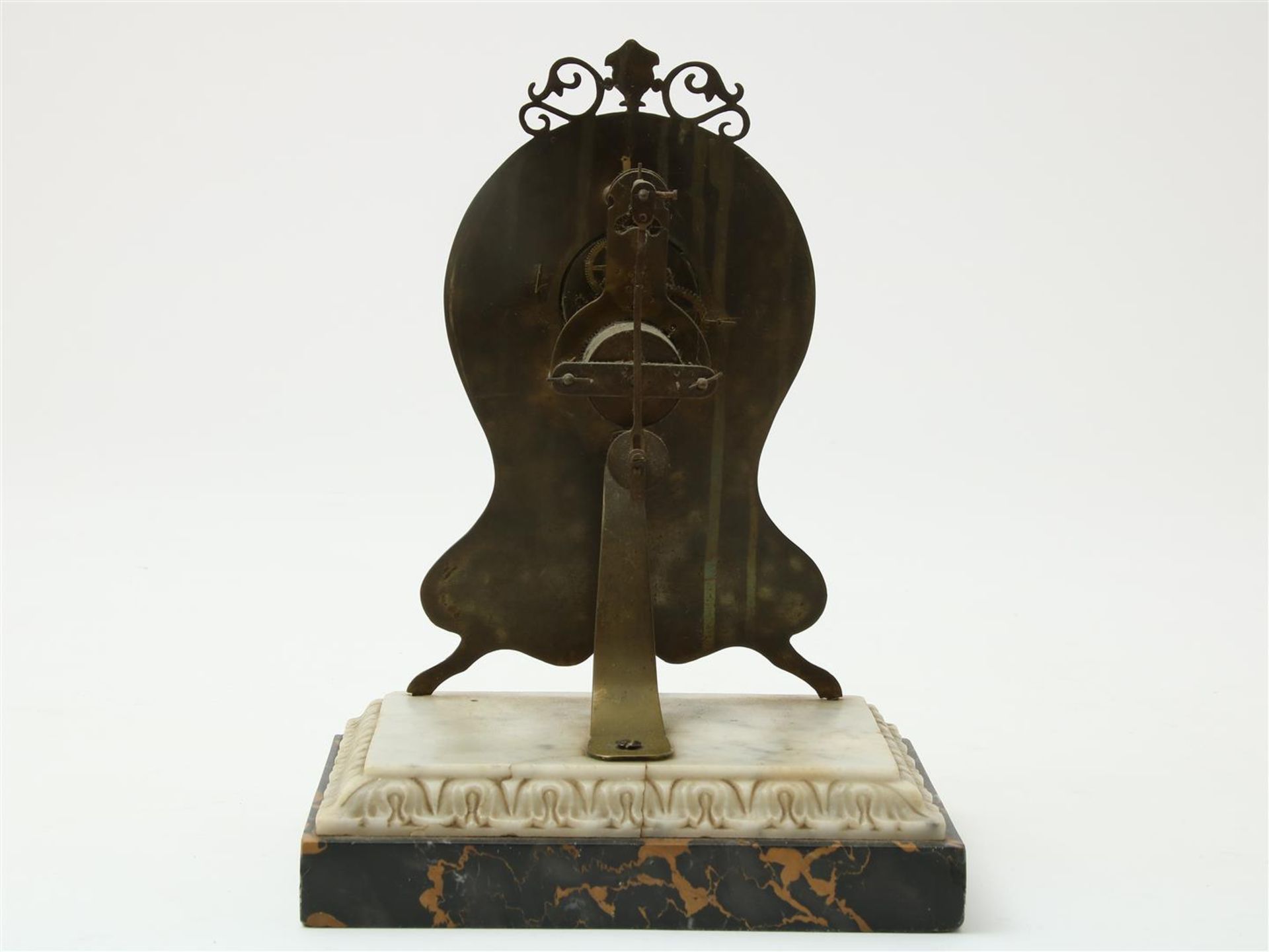 Partly copper mantel clock with worked crest, dial with Roman numerals, painted mythological image - Image 3 of 3