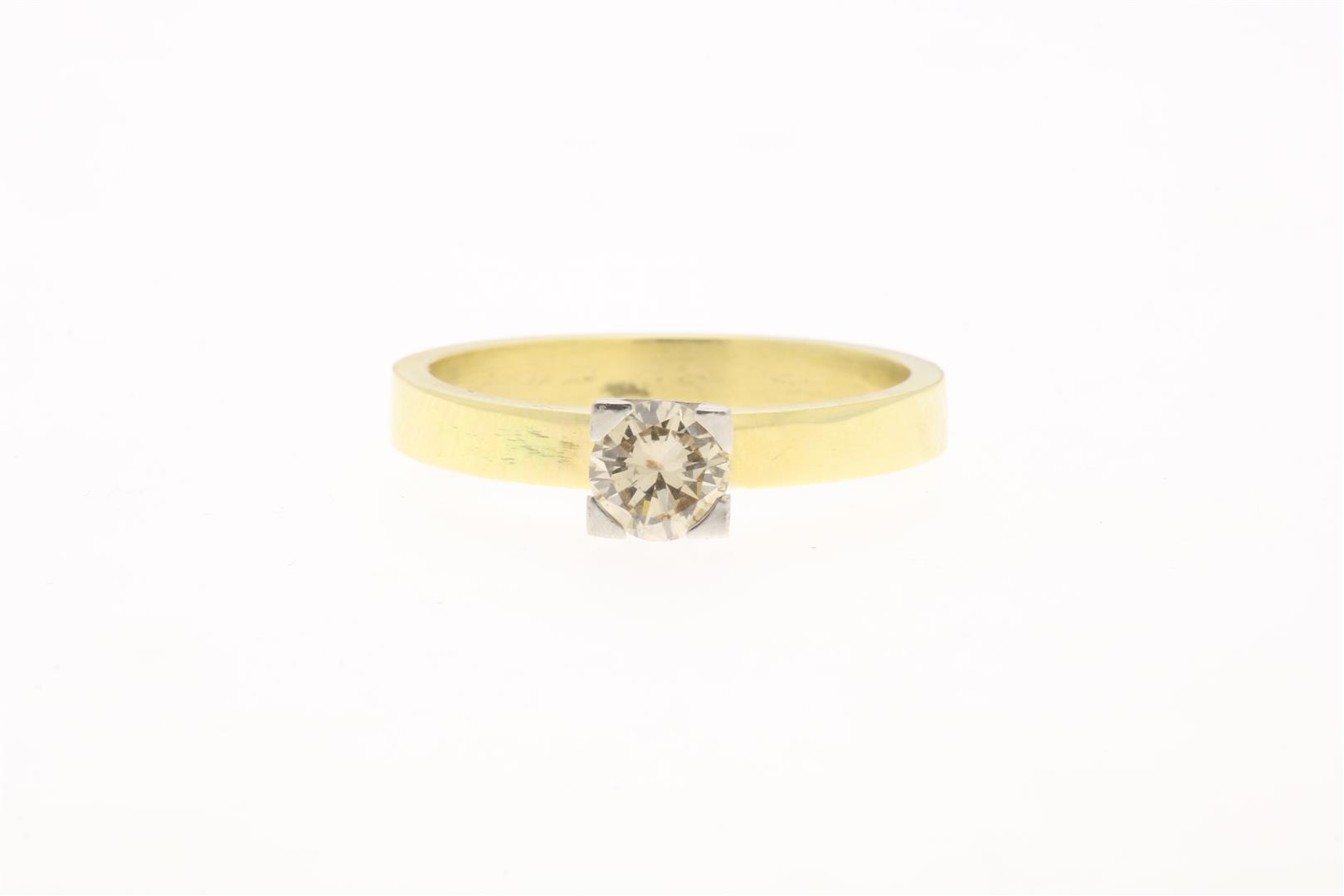 Yellow gold solitaire ring, set with brilliant cut diamond in white gold semi-open square case