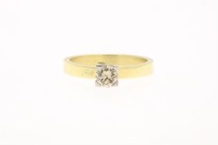 Yellow gold solitary ring