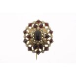 Yellow gold brooch set with garnets and seed pearls, grade 585/000, early 20th century, gross weight