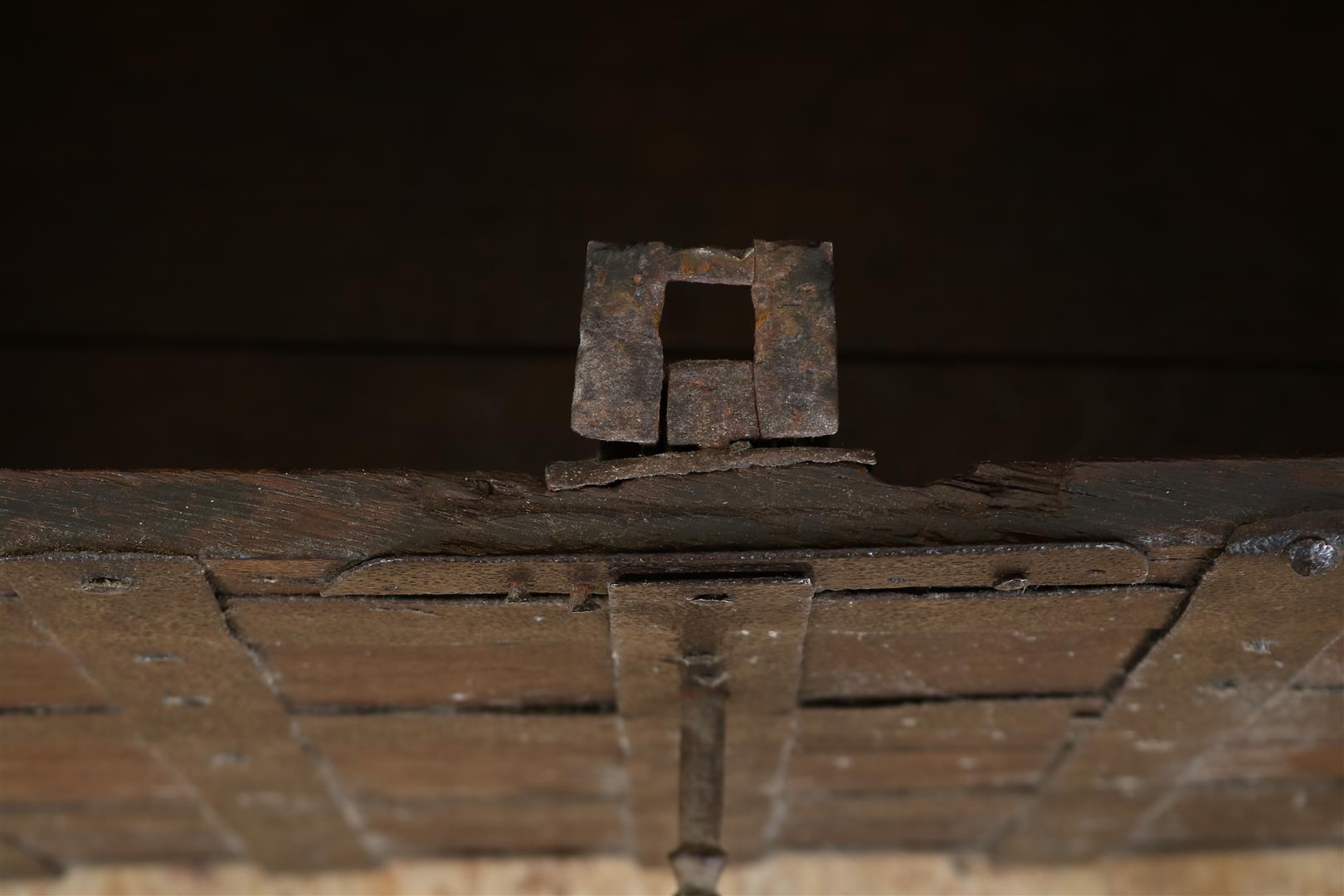 Oak iron-lined money box or Armada - Bild 3 aus 6