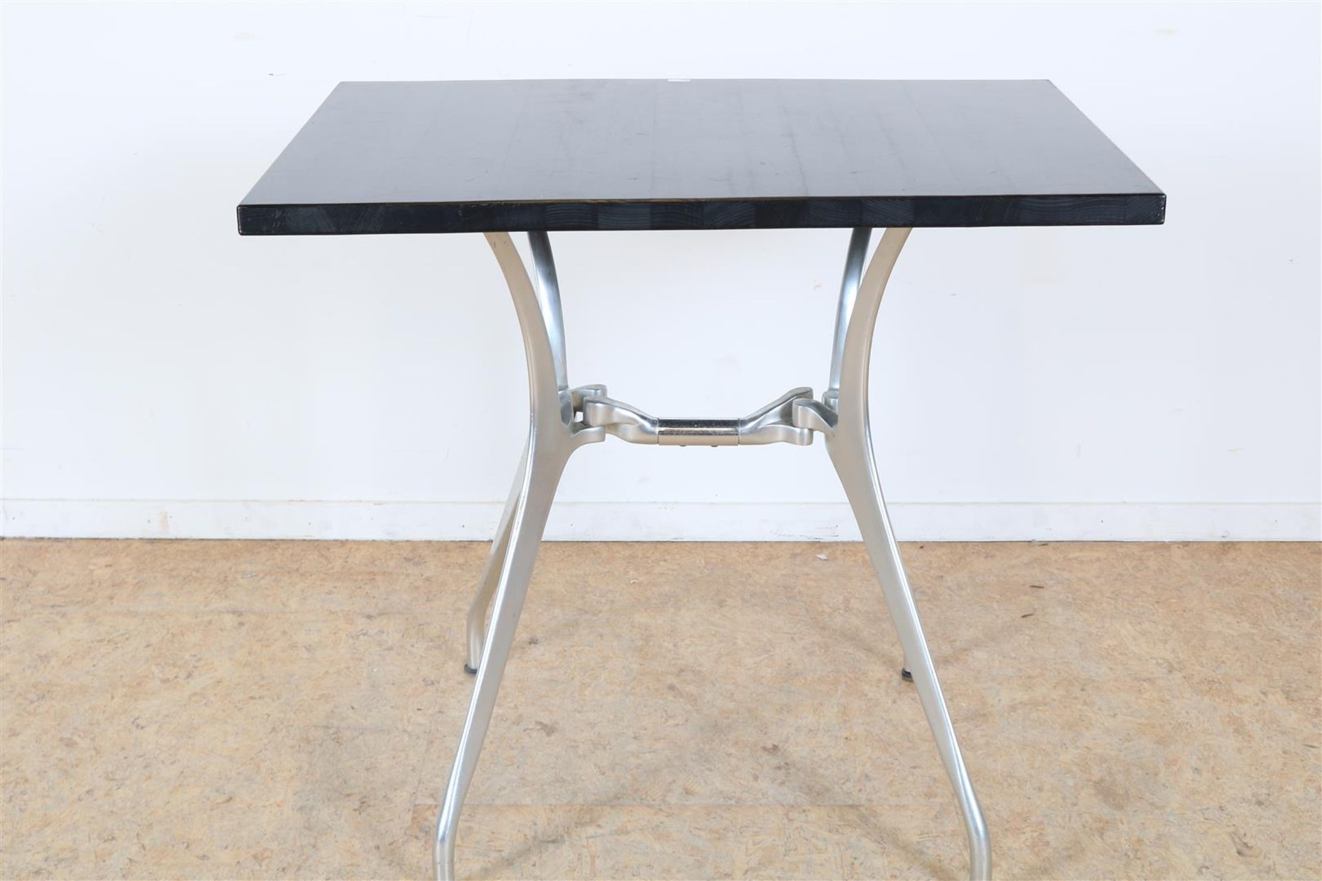 Satellite Breda bistro tables on aluminum base, h. 73, bro. 80, d. 60 cm.