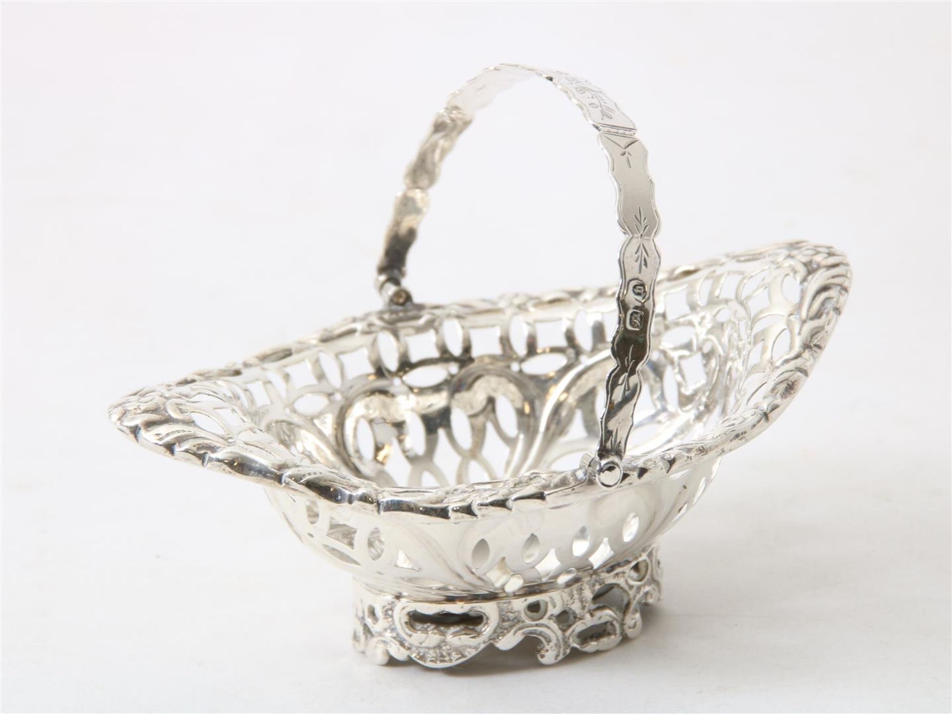 Silver openwork handle basket, hollow. approve.