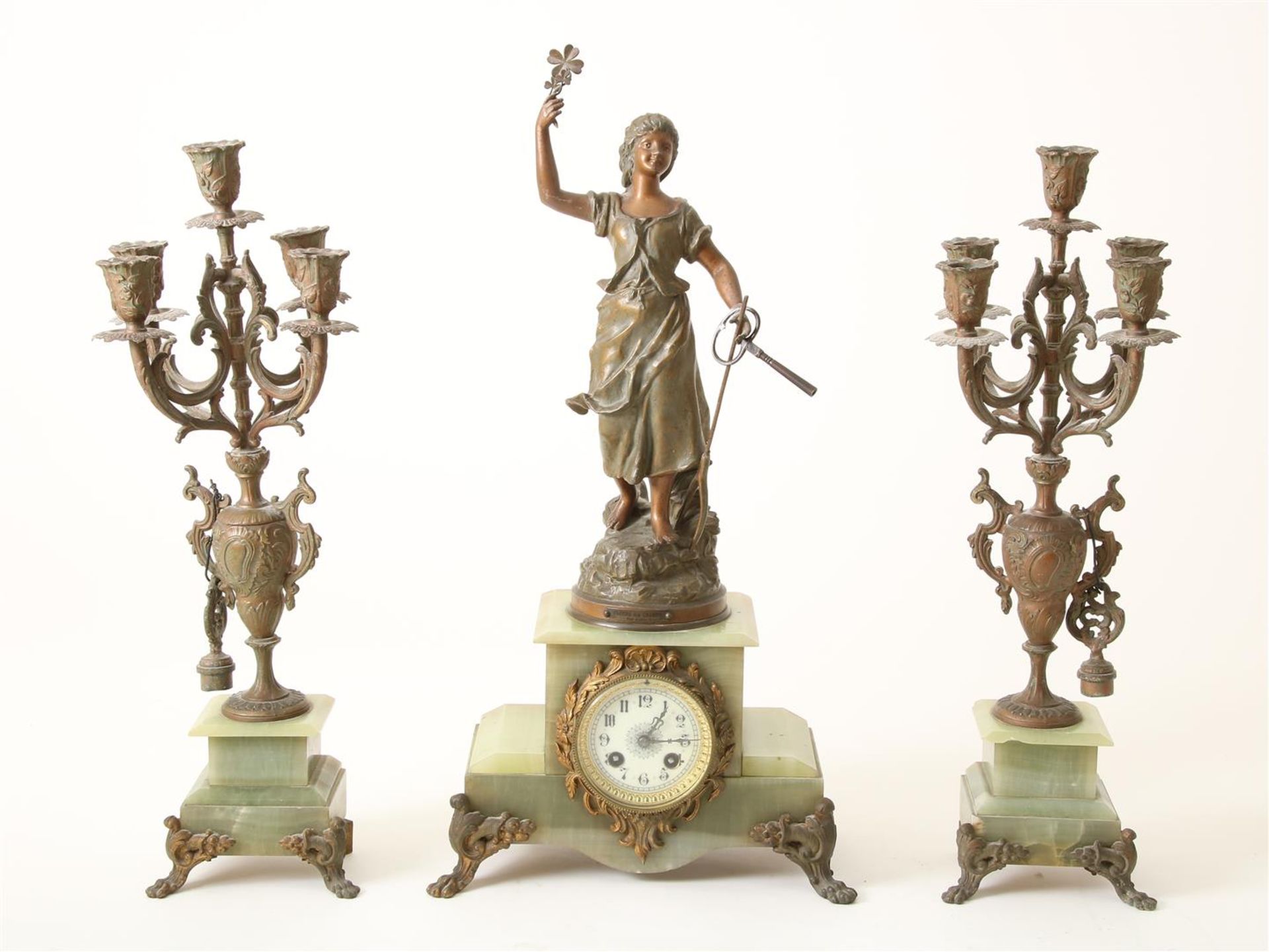 Partly alabaster mantel clock topped with zamak lady, height 57 cm. Includes 2 five-light