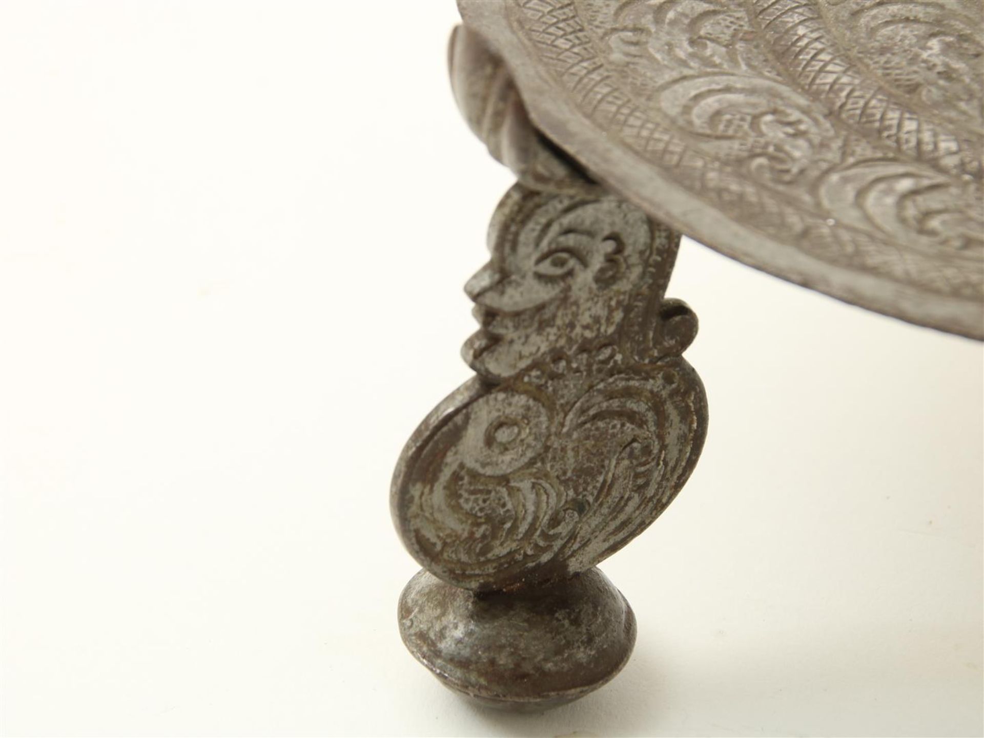 Iron candlestick, decorated with leaf motifs and legs with portraits, possibly Germany, 18th - Image 4 of 4