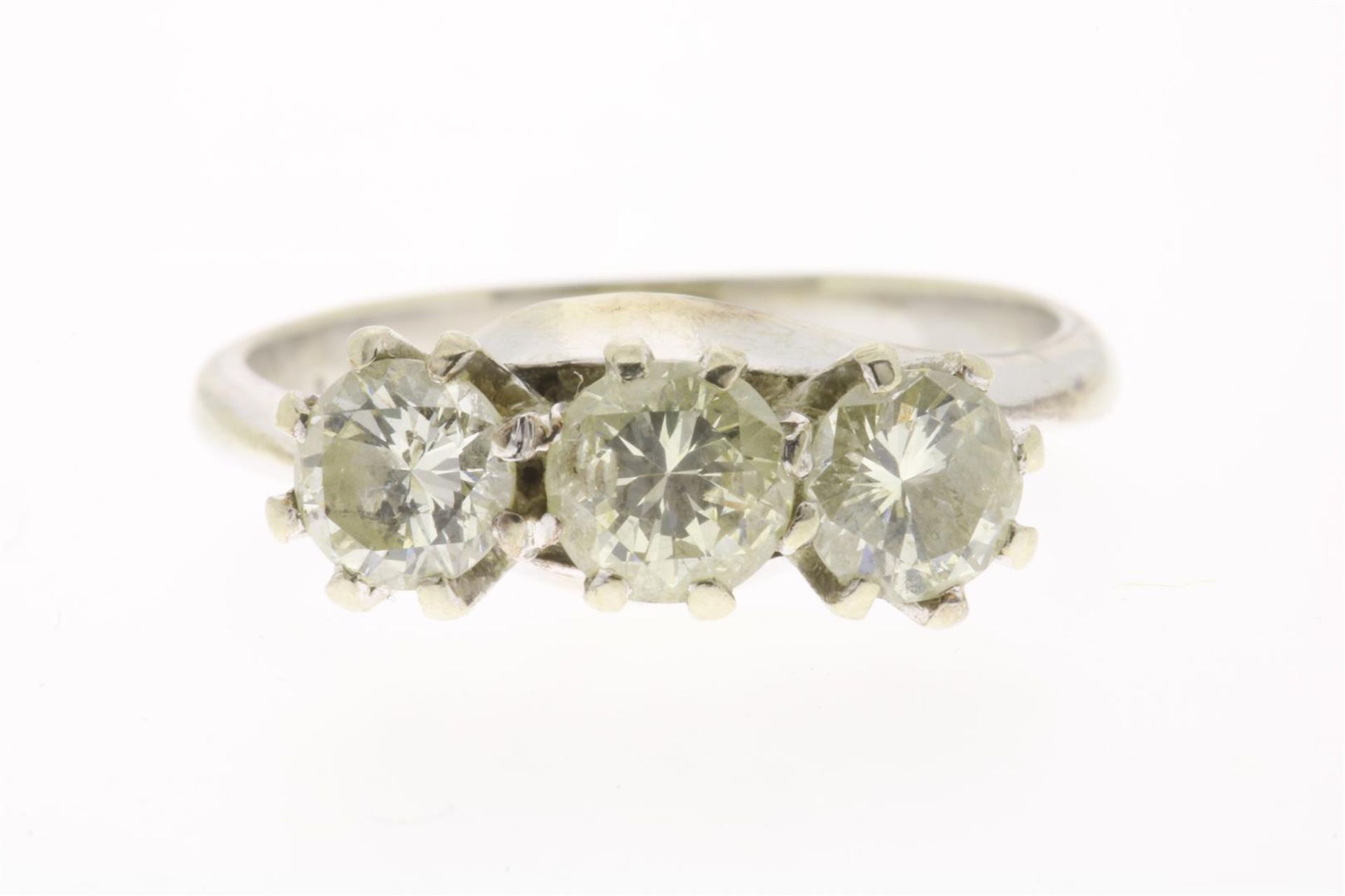 White gold ring set with 3 brilliant cut diamonds approx. 1.00 crt. Measured set, content 750/000,