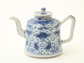 Porcelain teapot with blue-white decor of flowers, China ca. 1800