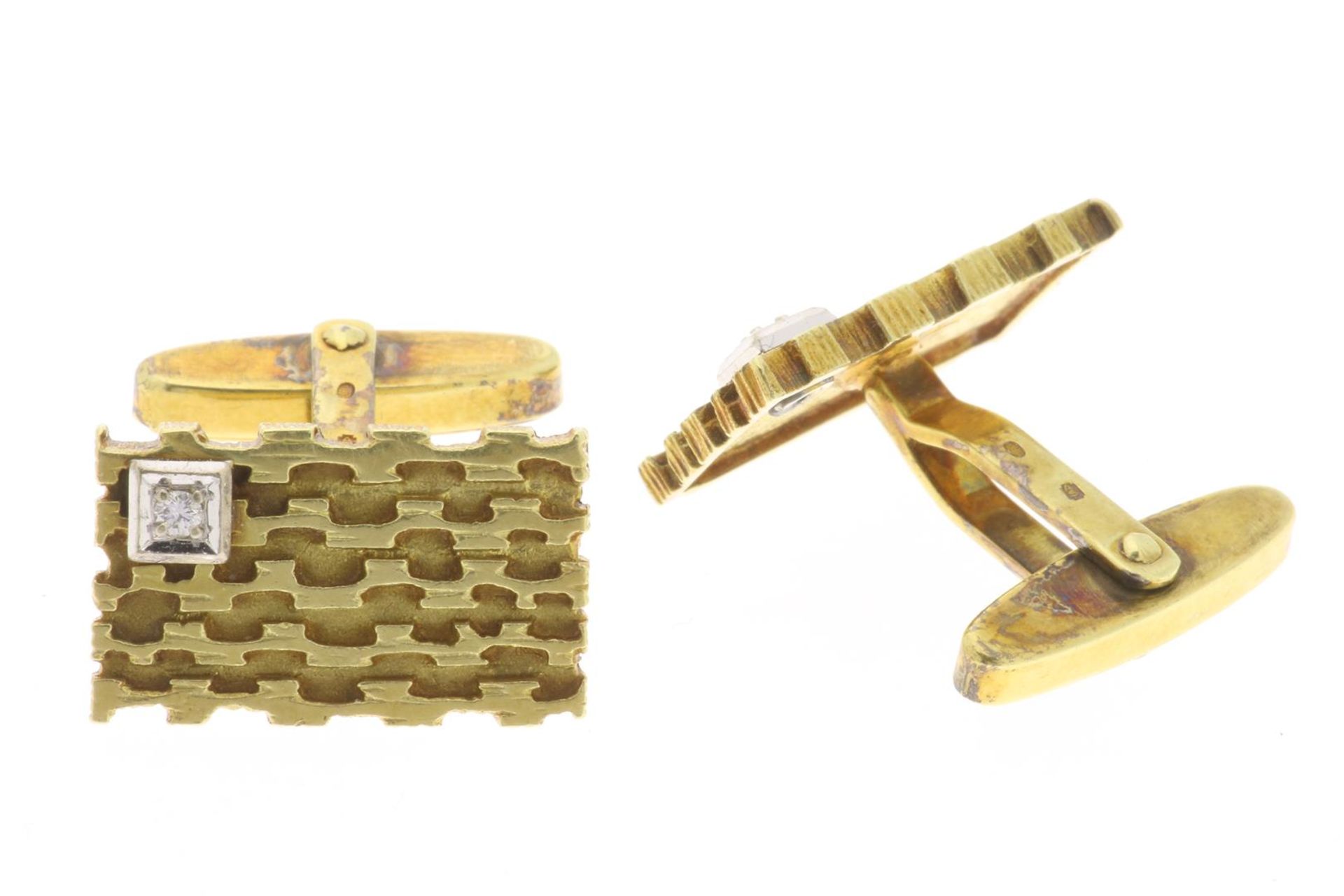 Yellow gold cufflinks, set with diamonds, grade 585/000, gross weight 13.5 grams.