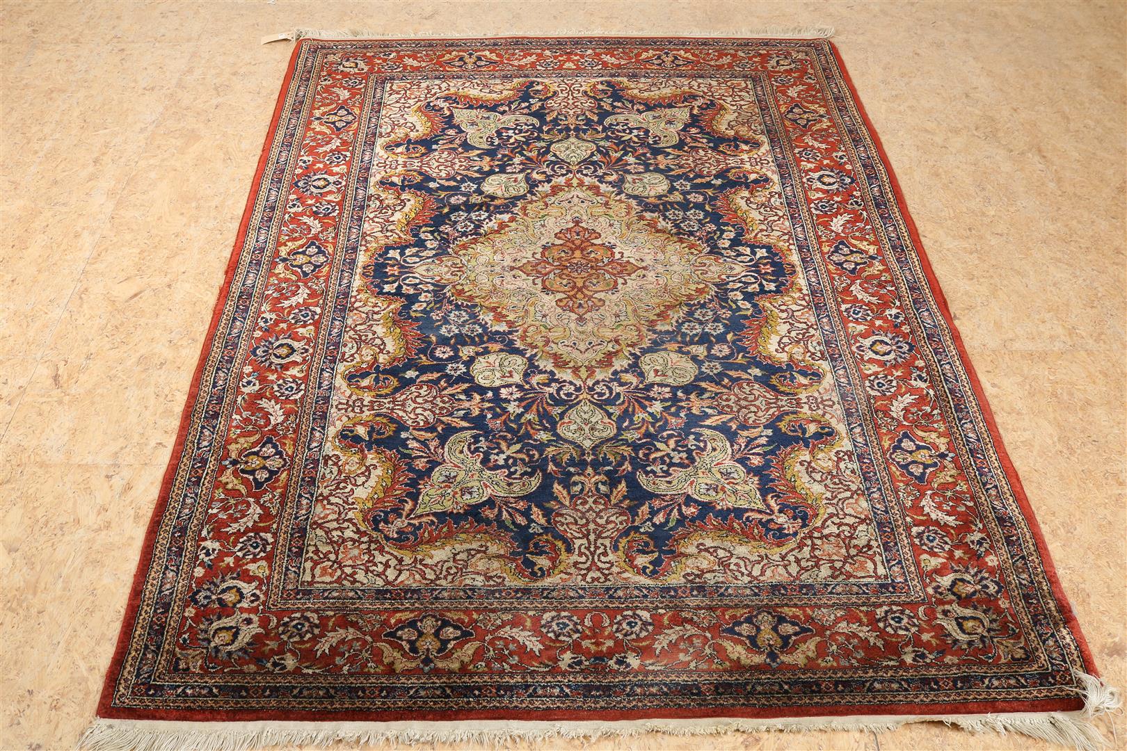 Carpet, Bidjar, with silk, 185 x 120 cm.