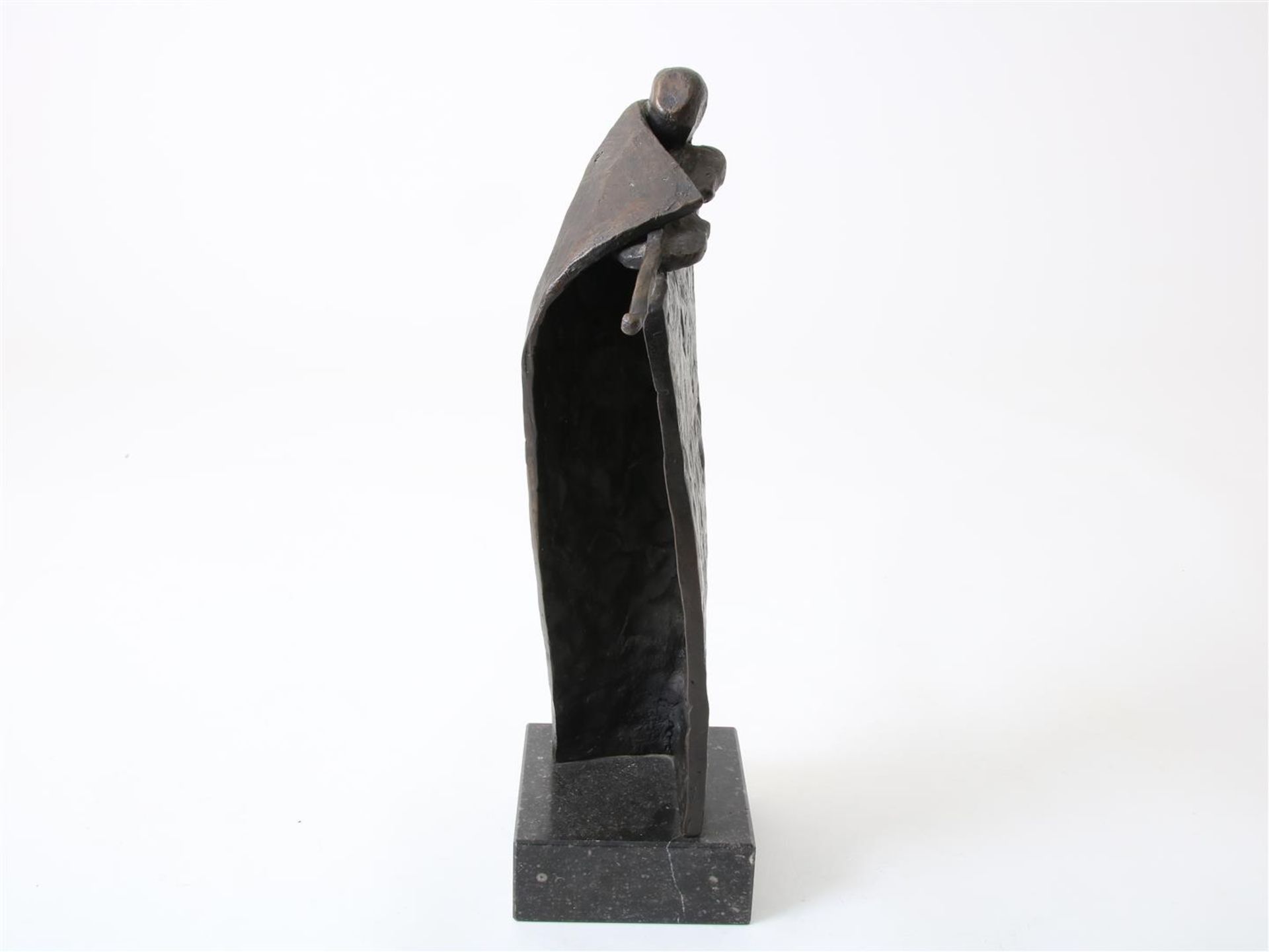 Renée Leusden (1947-) 'Violinist', bronze sculpture on marble base, 45 x 9 x 11 cm. - Image 2 of 6