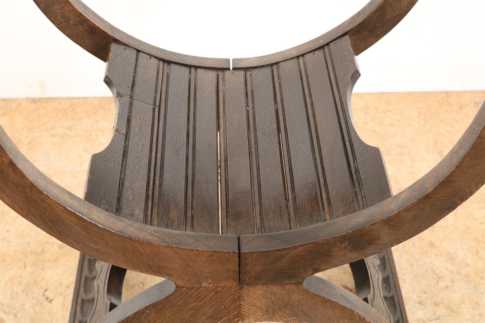 Oak Dagobert armchair with carved maskon in the backrest. - Image 4 of 4