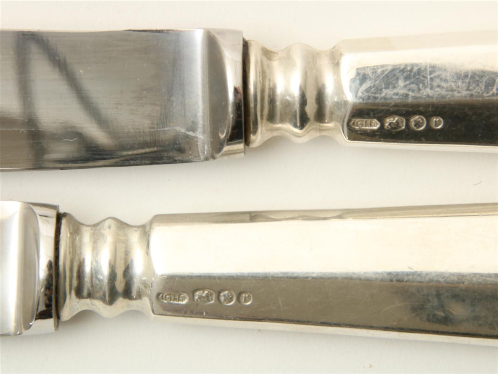 Series of 6 knives with silver handles, model: Haags Lofje, grade 835/000, maker's mark: "GH3": - Image 2 of 2