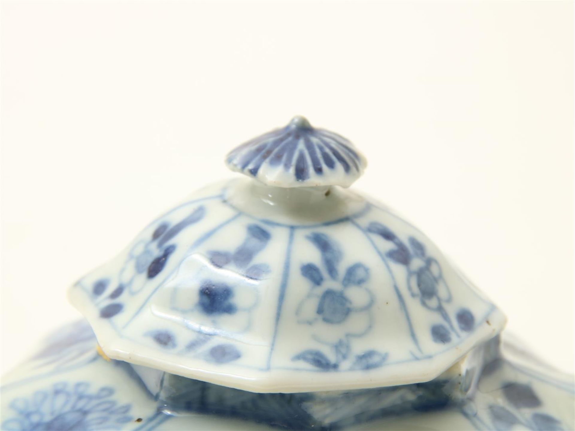 Porcelain lobed Kangxi teapot with long frame and floral decoration, China 18th century, height 10 - Image 3 of 7