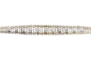 White gold bracelet set with diamonds