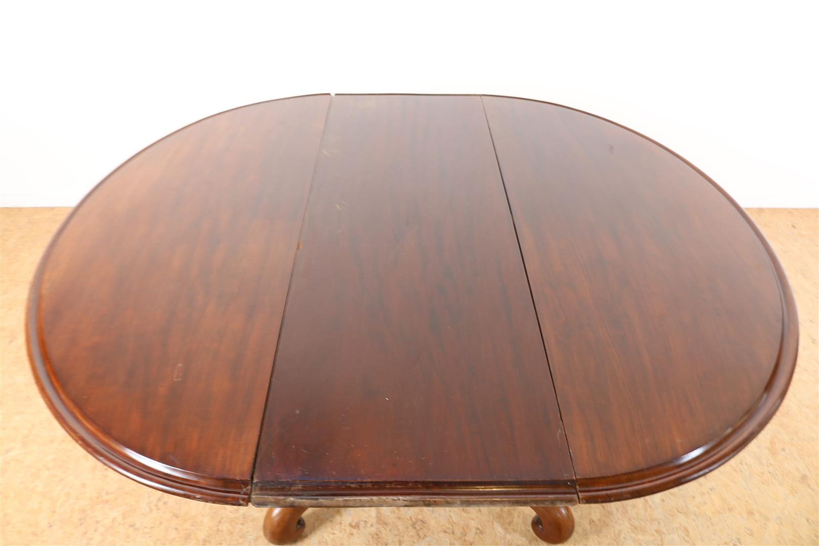 Mahogany Biedermeier coulisse table on spider head leg, 19 century, 74 x 135 x 108 cm, with - Image 6 of 7
