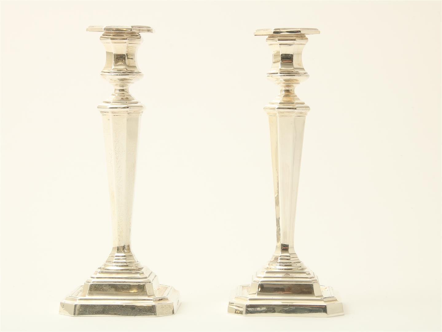 Set of silver one-light candlesticks, on square base, England, 925/000, Sheffield, year letter: "p":