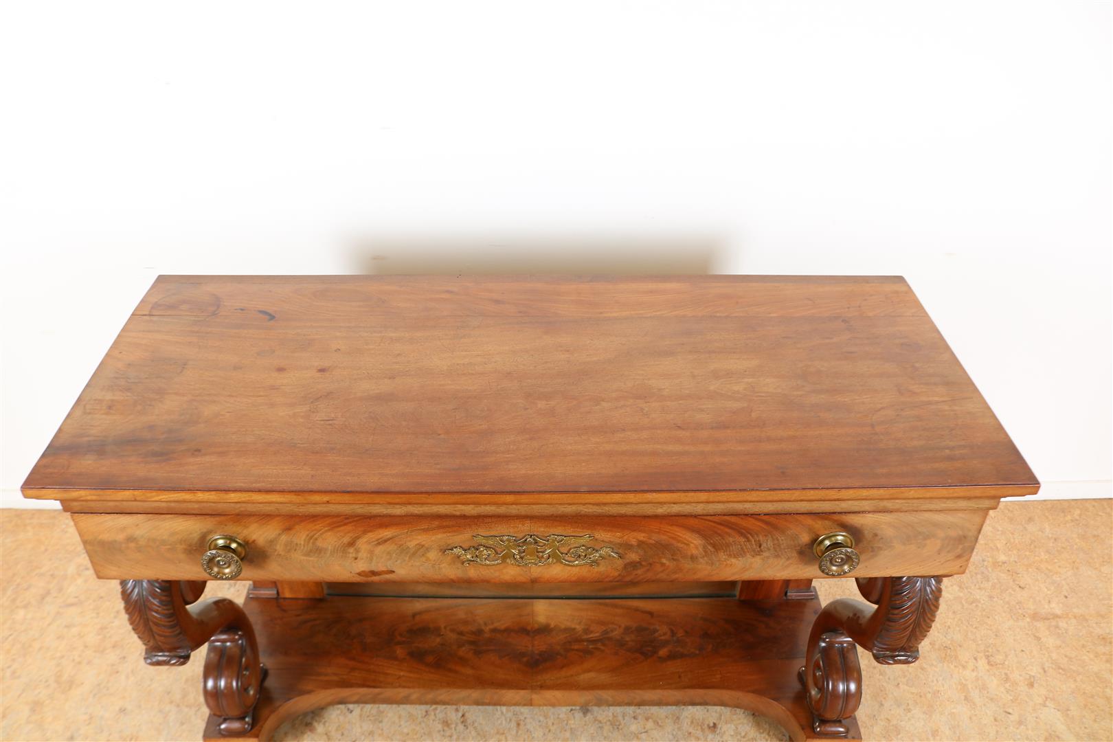 Mahogany Empire trumeau with plinth drawer on volutes with carved acanthus leaves, 2 side leaves and - Image 2 of 8