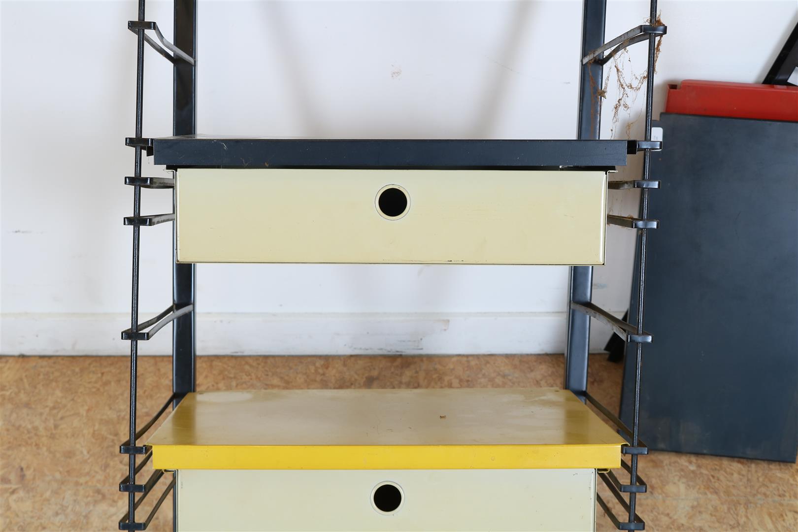 Wall rack with two black supports and 3 beams in red, black, yellow and 2 drawers, Tomado 1950s. - Image 2 of 3