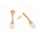 Rose gold earrings with pearl and diamond