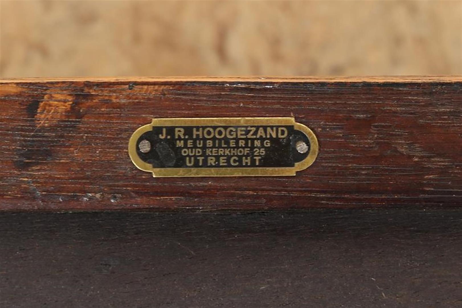 Oak magazine rack, marked with metal plate: “J.R. HOOGEZAND / MEUBILERING / OLD KERKHOF 25 / - Image 4 of 4