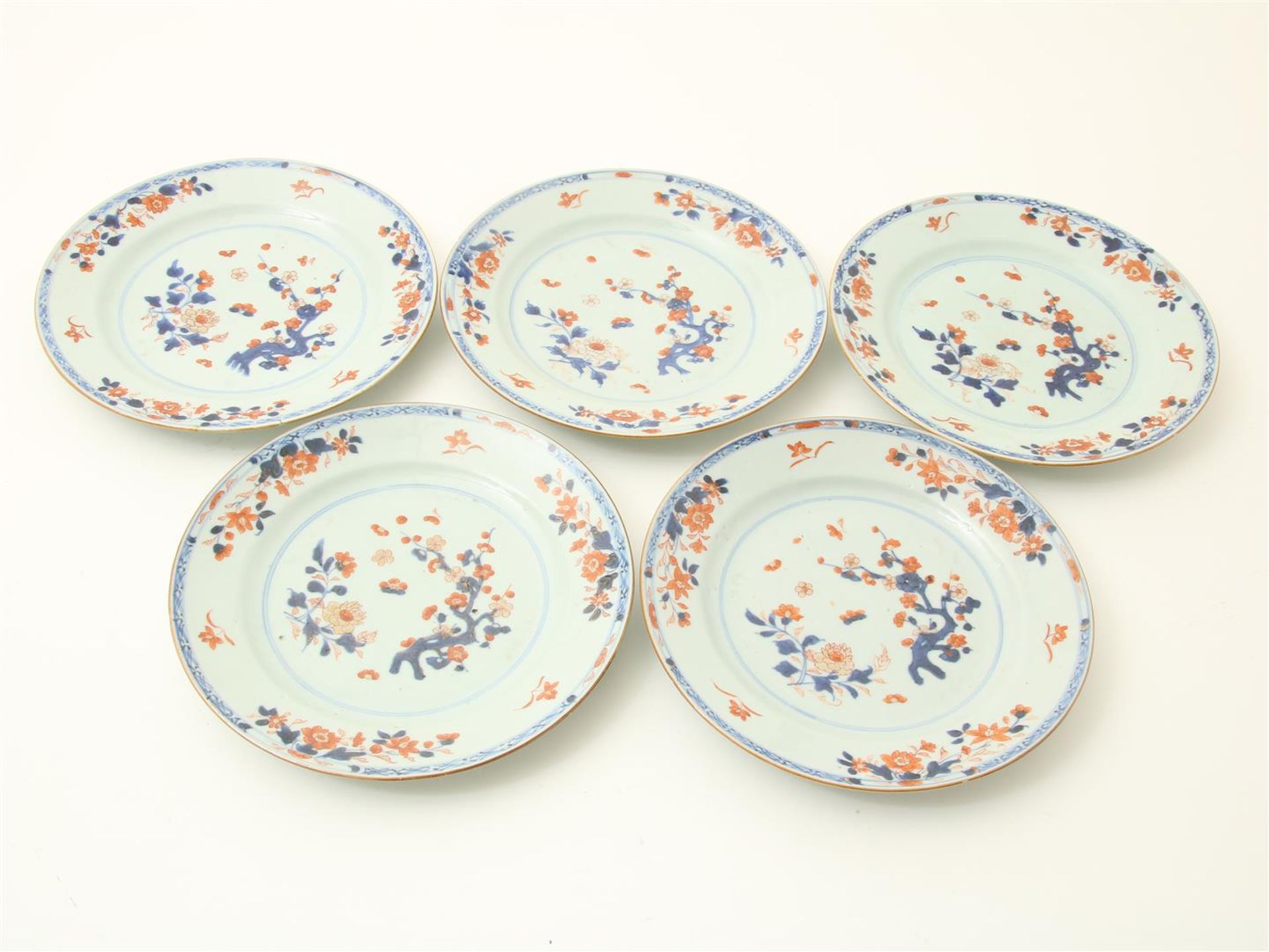 Series of 5 porcelain Qianlong plates 
