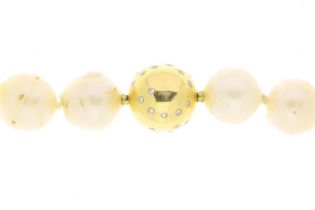 Pearl necklace with gold clasp