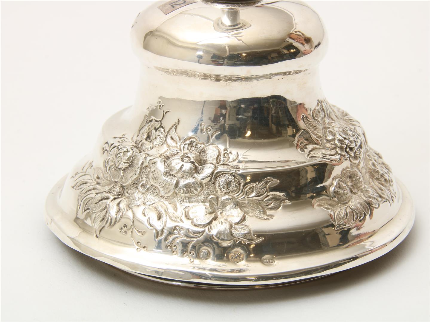 Partly silver table bell decorated with rosettes, grade 835/000, maker's mark: "2SH": Gerbinus - Image 2 of 4