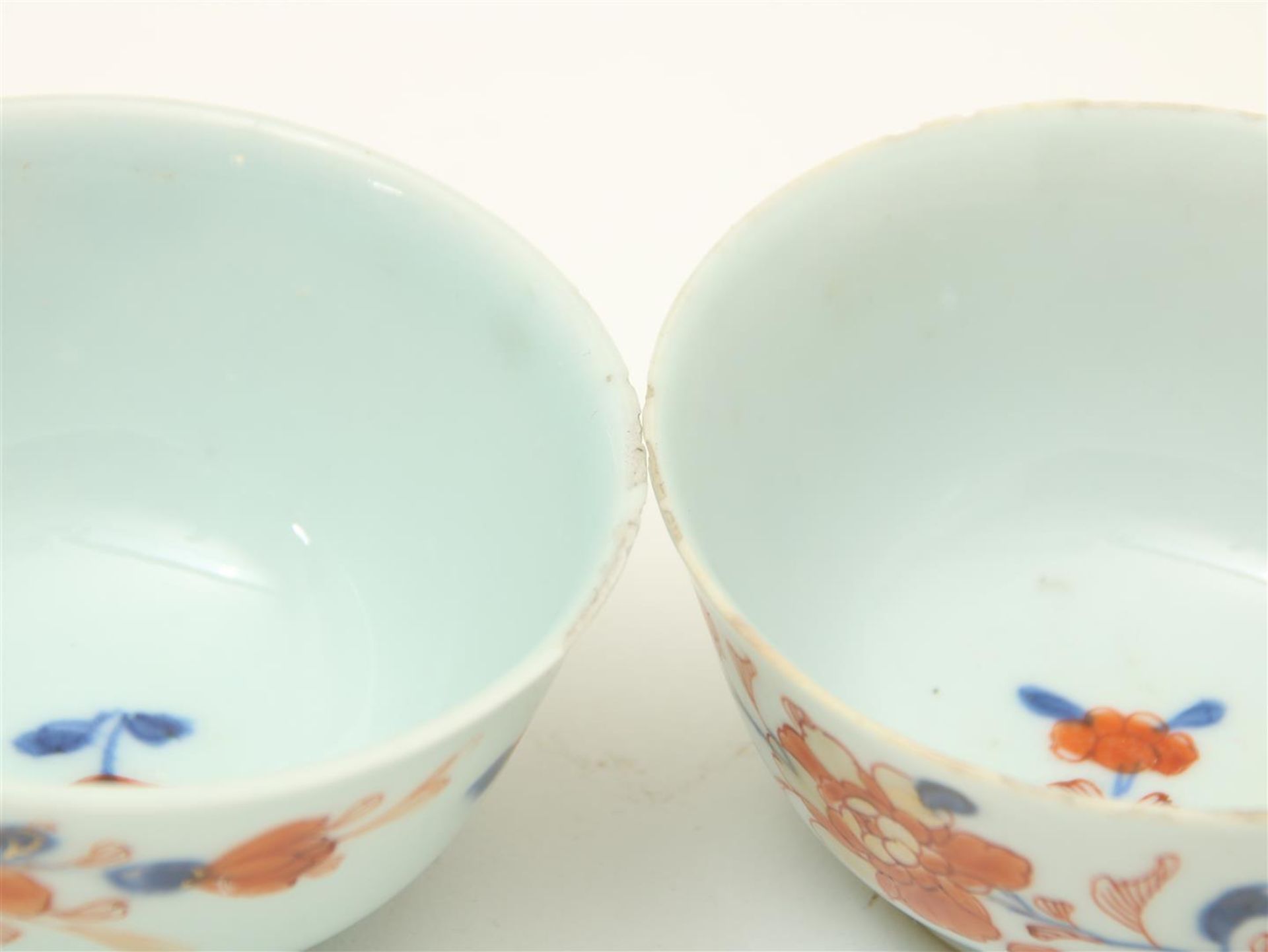 Series of 5 porcelain Qianlong cups and saucers and a saucer with Imari decor, China 18th - Image 7 of 8