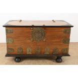 Teak or djati wood "V.O.C." chest - Company chest with pierced copper fittings and lock plate on