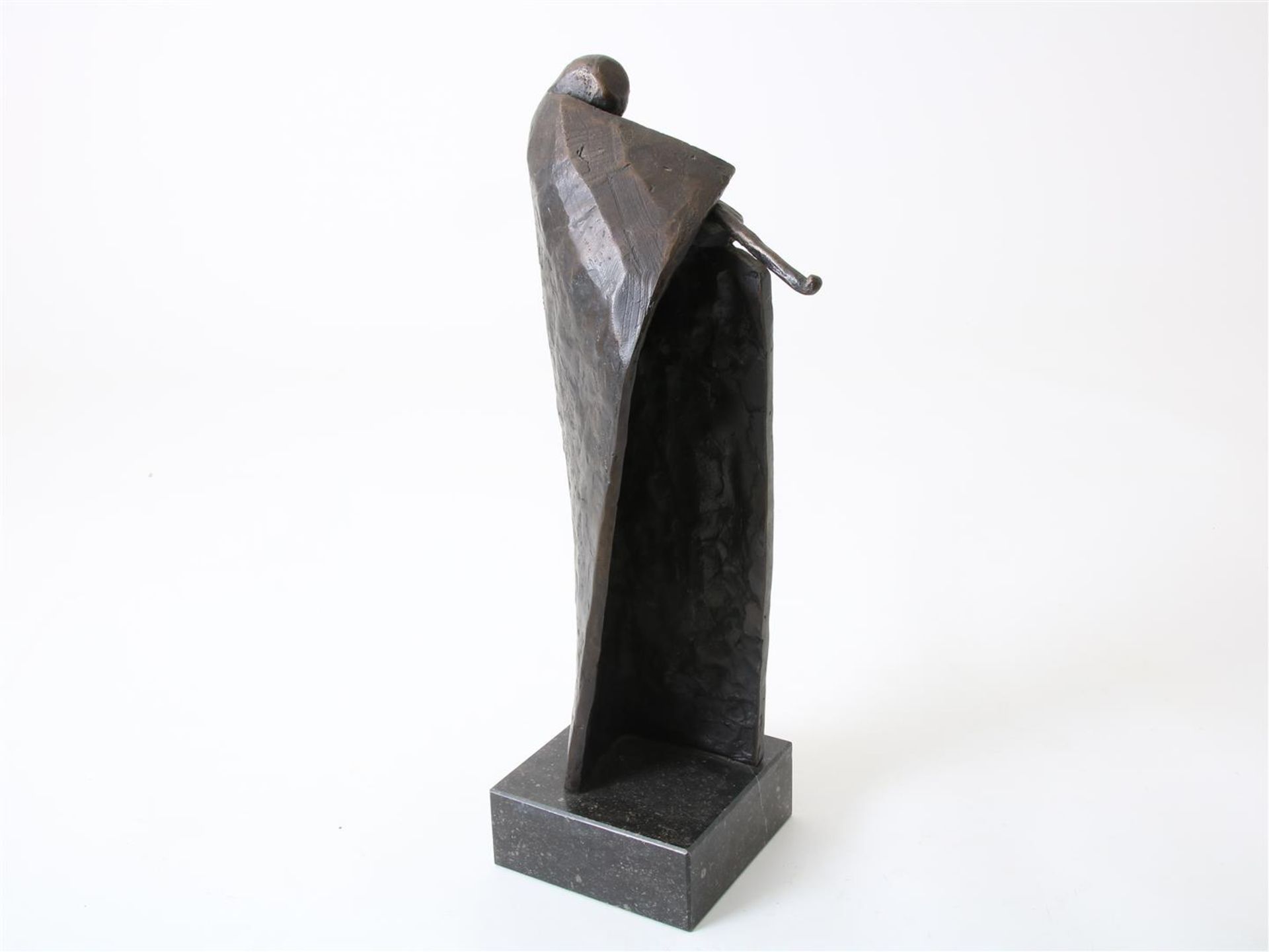 Renée Leusden (1947-) 'Violinist', bronze sculpture on marble base, 45 x 9 x 11 cm. - Image 3 of 6