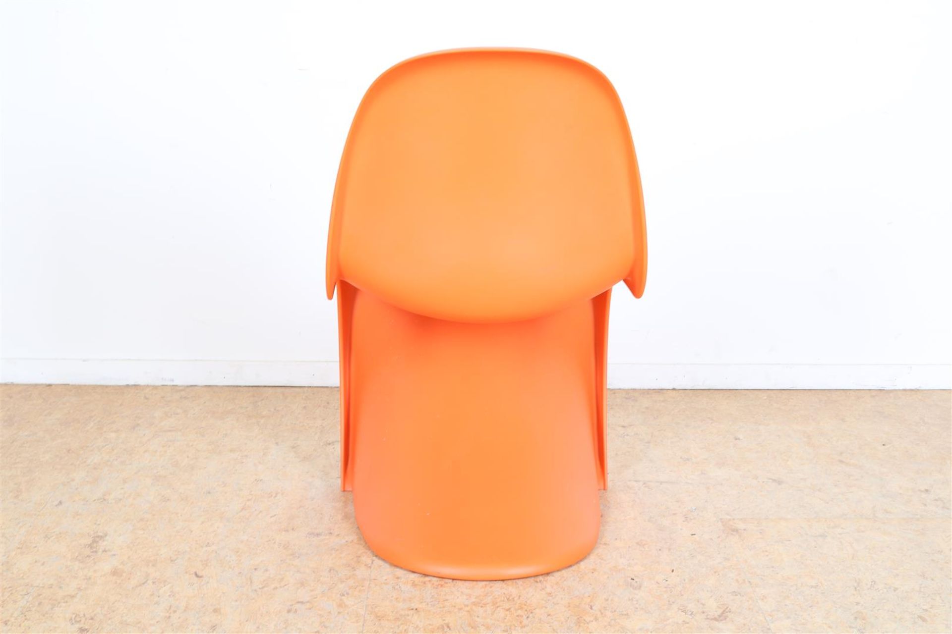 Orange plastic design chair, model: Panton Chair, designer: Verner Panton, for: Vitra, marked with - Image 3 of 4