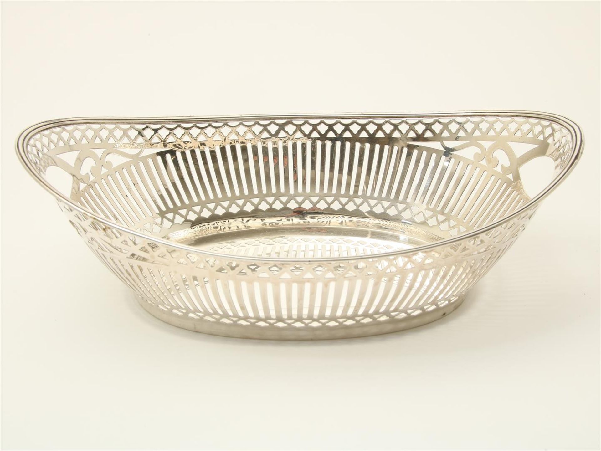 Openwork silver bread basket with bar motif, grade 835/000, maker's mark: "APz3", Fa. A. Pressburg & - Image 3 of 4