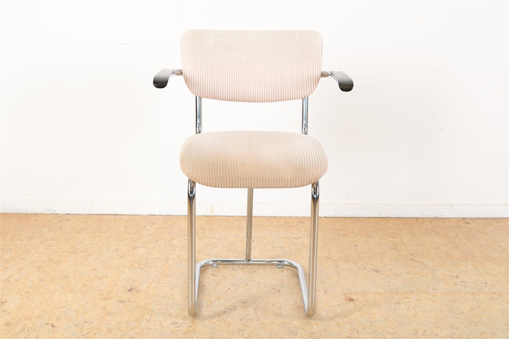 Chrome-plated design armchair with welded back support and bakelite armrests, design Gispen model