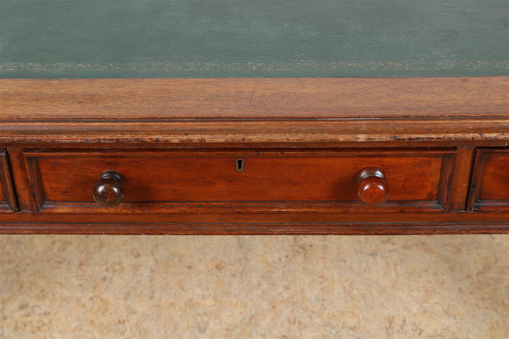 Mahogany Victorian partner desk with green leather inlaid top and 6 drawers on turned legs ending in - Image 3 of 6