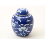 Porcelain ginger jar, cracked ice decor, China 19th century, height: 15 cm.