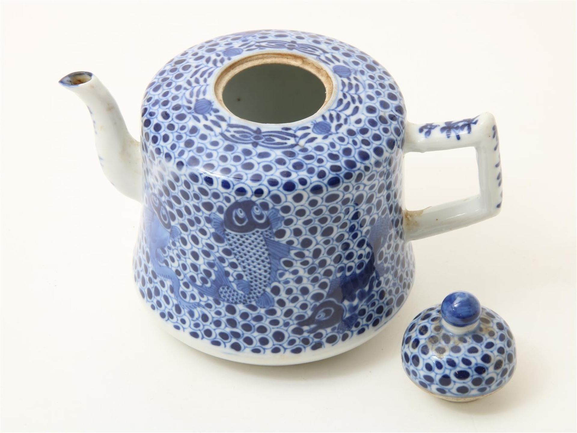 A porcelain teapot, China 19th century  - Bild 4 aus 7