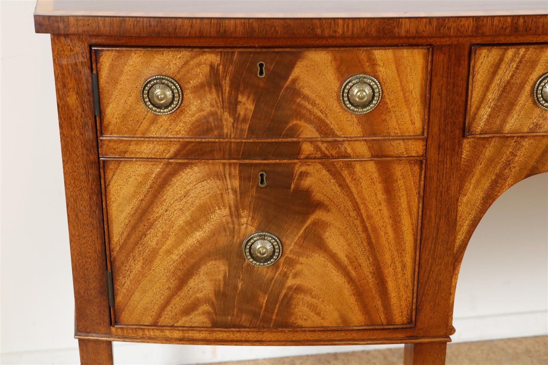 Mahogany Regency style sideboard with drawer and 2 panel doors as false drawers, on tapered legs, - Image 5 of 6