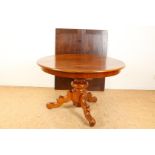 Mahogany Biedermeier extension table on turned leg ending in 3-sprung, 19th century, 75 x 115 cm.