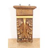 Oak console with carved acanthus leaves, 19th century, 58 x 32 x 18 cm.