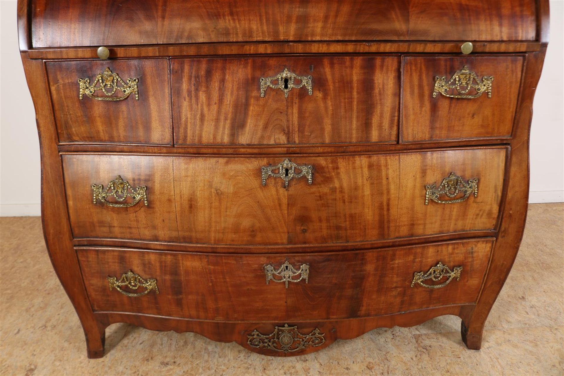 Mahogany Louis XVI, curved cylinder desk, with extendable writing surface, interior with 6 drawers - Image 5 of 6