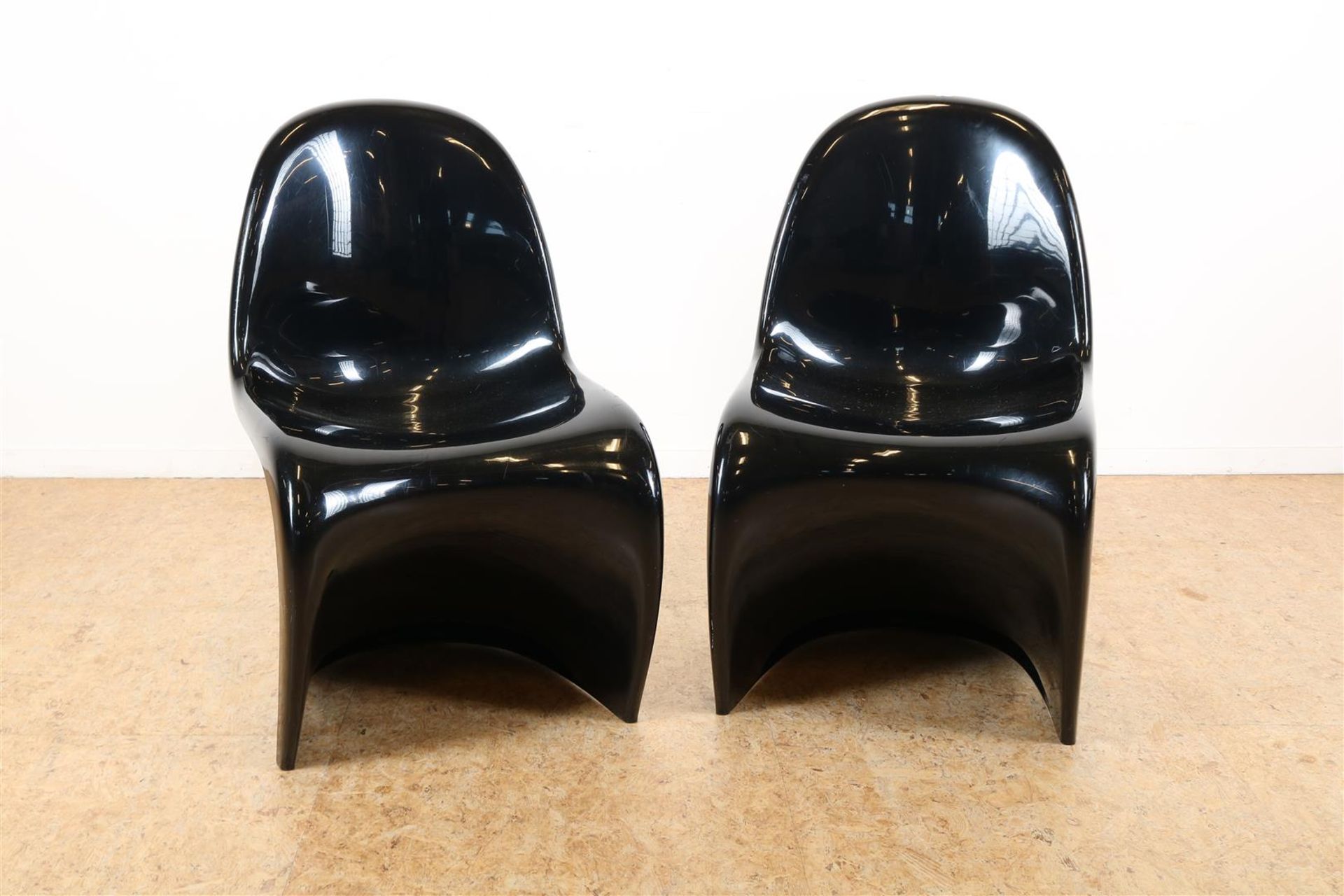 Set of black fiberglass design chairs, designer Verner Panton, made by Herman Miller, marked on