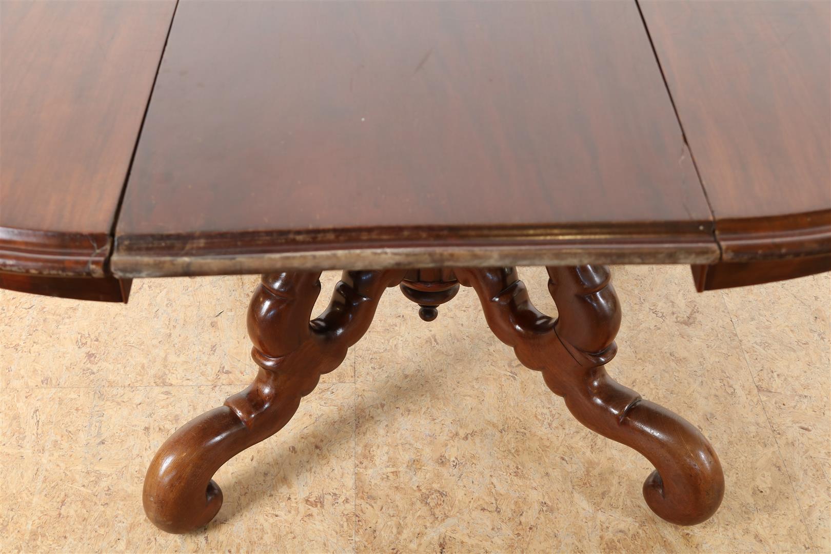 Mahogany Biedermeier coulisse table on spider head leg, 19 century, 74 x 135 x 108 cm, with - Image 7 of 7