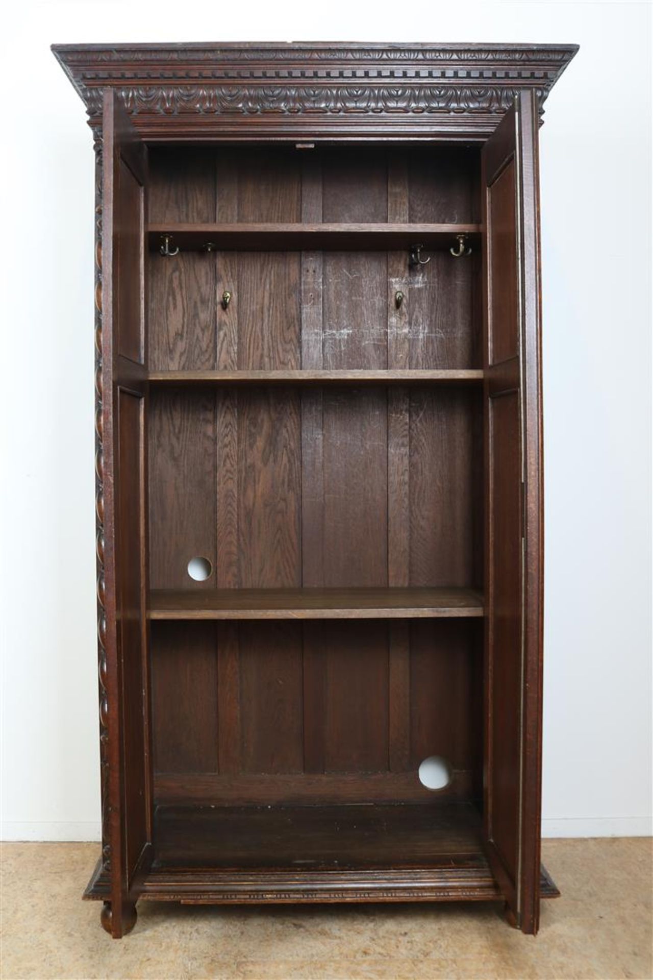 Oak two-door cupboard - Bild 2 aus 9
