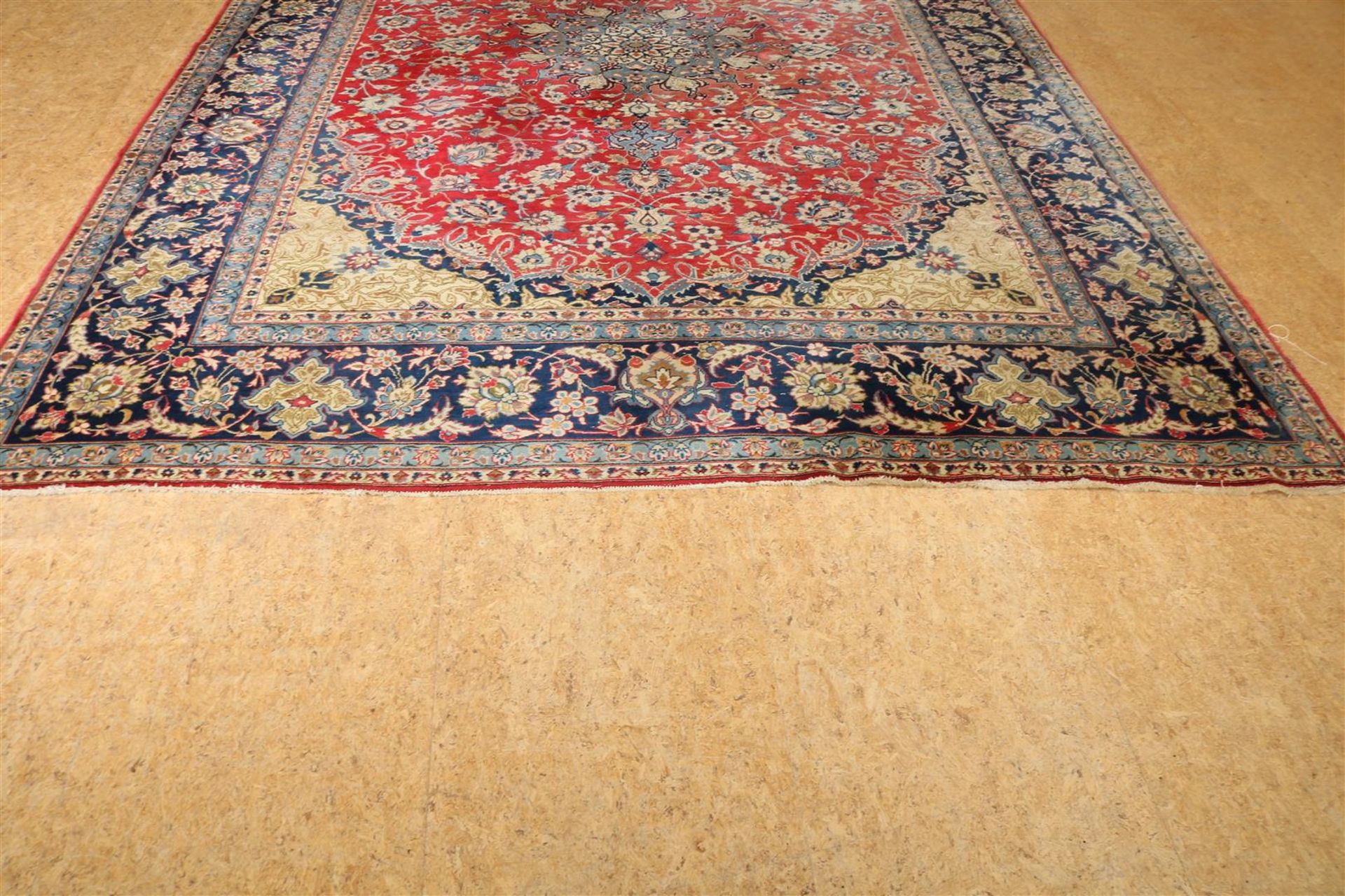 Rug, Isfahan, 418 x 310 cm. - Image 2 of 6