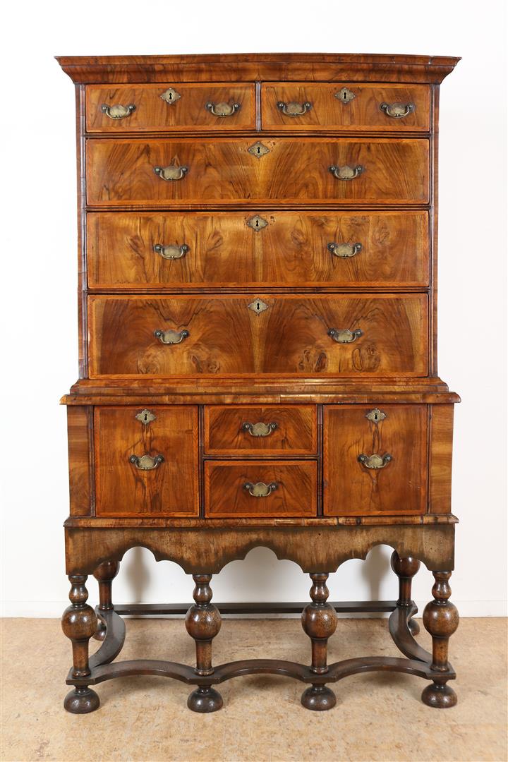 Carrot nuts William & Mary chest of drawers in two divisions. The upper cabinet with five drawers,