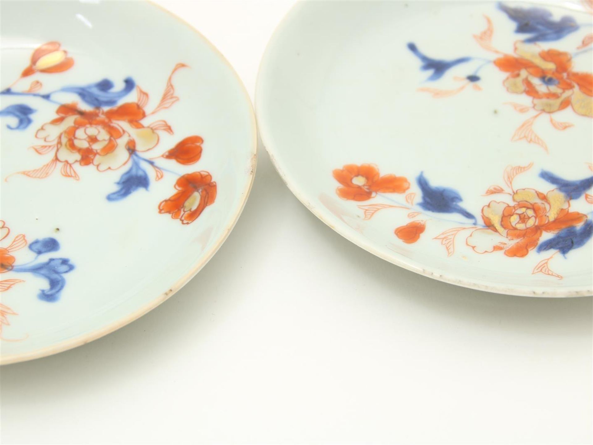Series of 5 porcelain Qianlong cups and saucers and a saucer with Imari decor, China 18th - Image 5 of 8