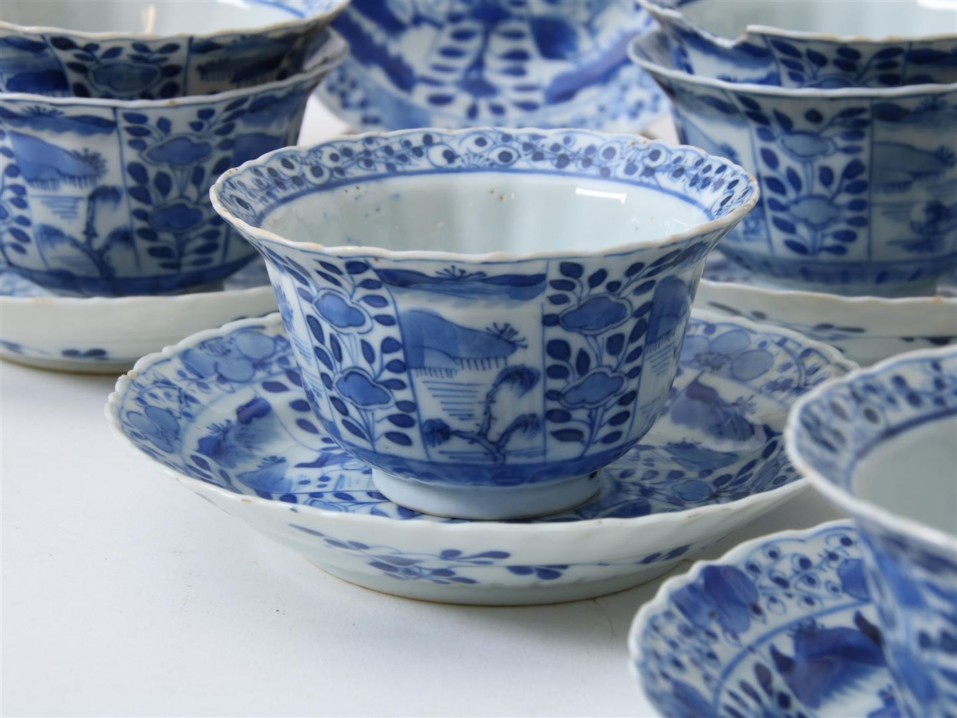 Lot of 13 porcelain cups and 10 saucers decorated with landscapes and parsley decor, Kangxi mark, - Image 3 of 8