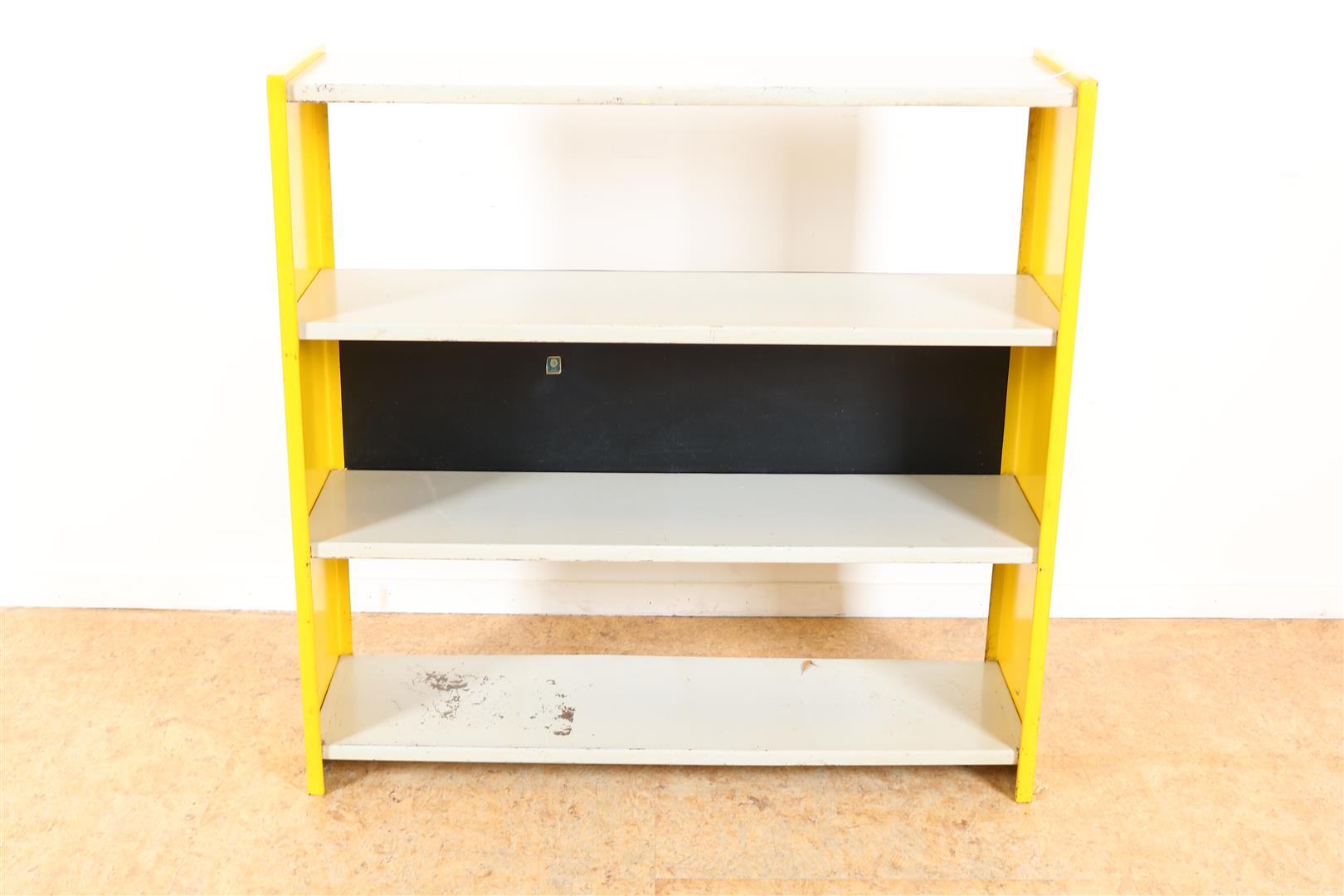 Gray metal design bookcase with yellow side walls, 1950s, 95 x 97 x 29 cm.